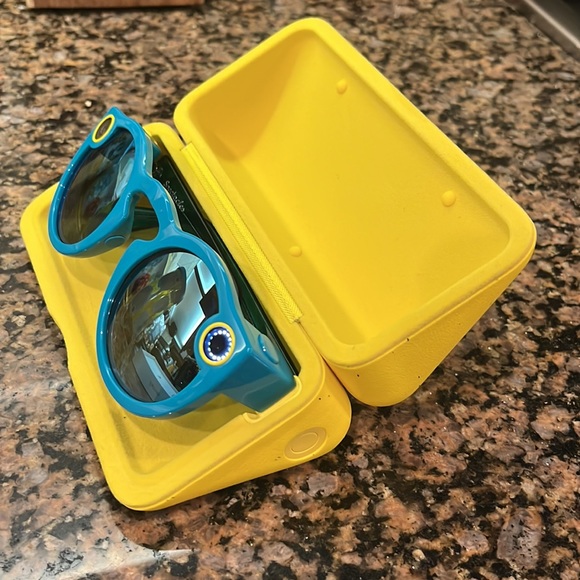 Snapchat Spectacles - Teal 1 - Picture 2 of 6